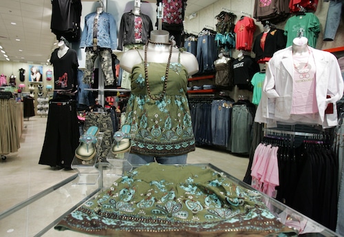 Popular mall retailer to close 180 stores, here’s what you need to know